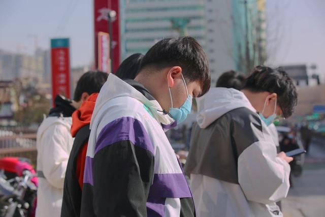 TES首局失利分析：皇子选手的表现与红米BP策略探讨