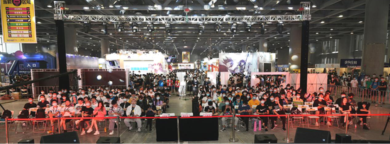 AG电竞战队在鸟巢捧杯夺冠精彩瞬间回顾